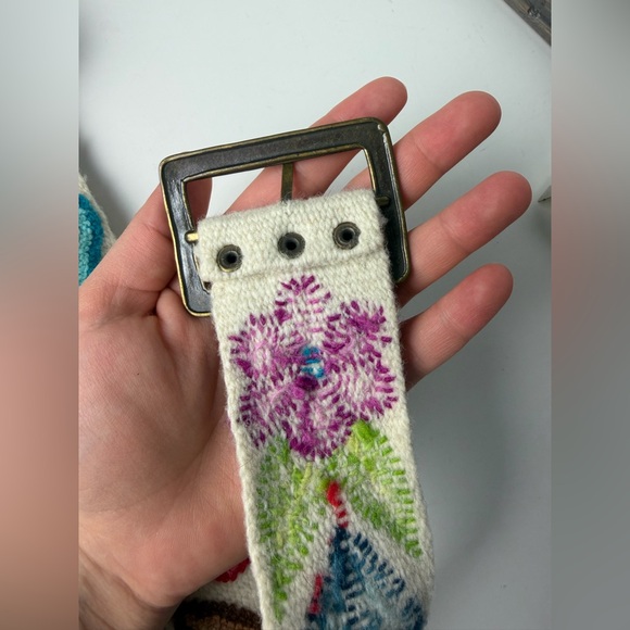 Embroidered colorful wool floral belt - Picture 4 of 7
